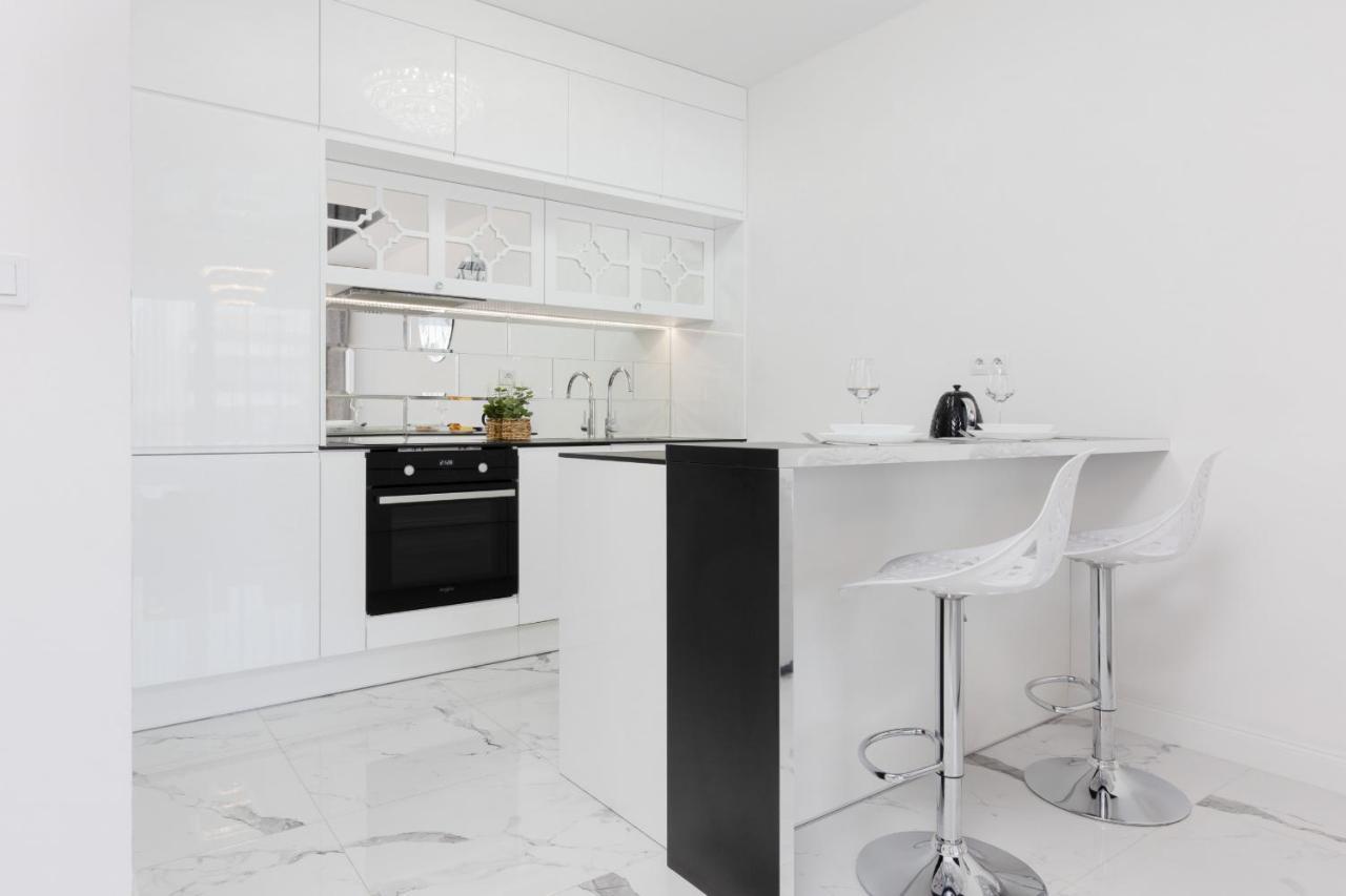 Elegant Apartments With Balcony & Parking Warsaw By Noclegi Renters Ngoại thất bức ảnh